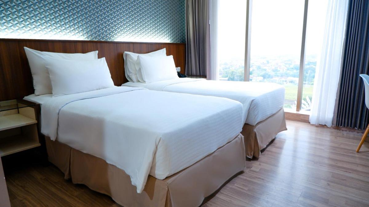 Hotel Ayola Sunrise Mojokerto Extérieur photo