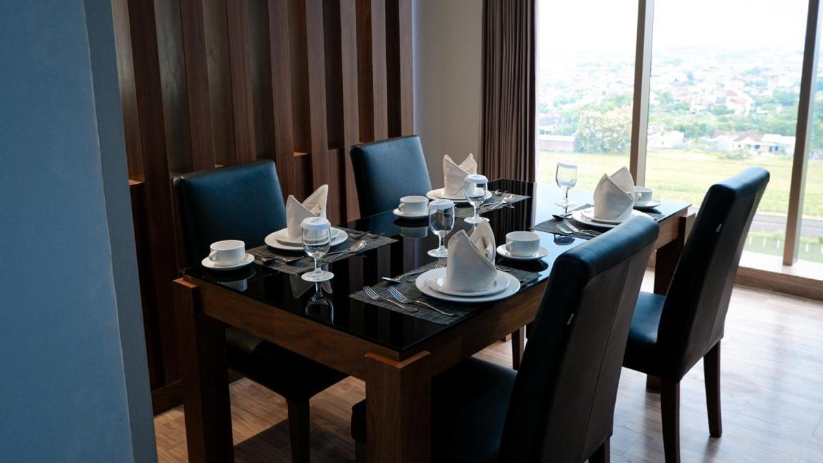 Hotel Ayola Sunrise Mojokerto Extérieur photo