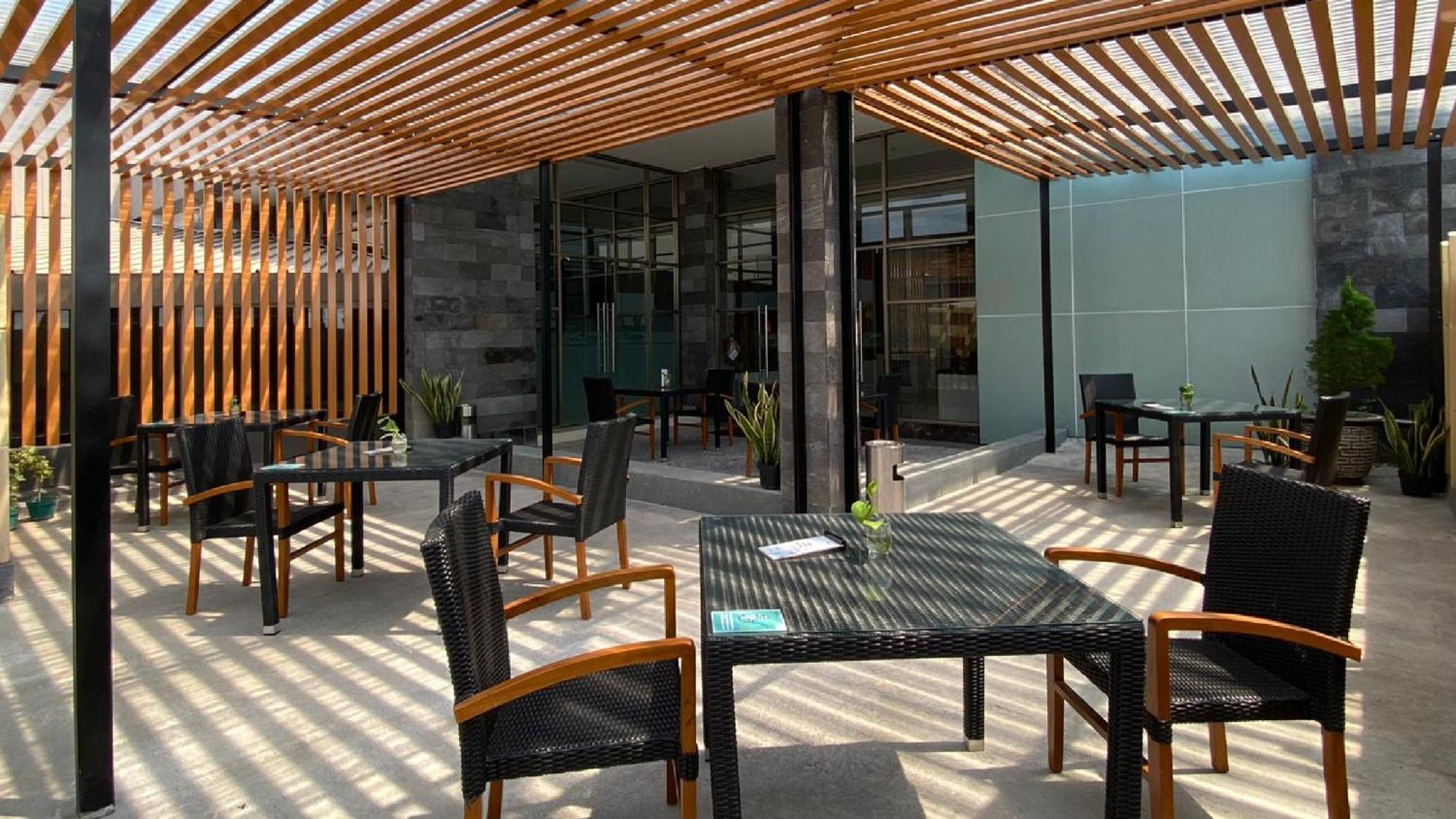 Hotel Ayola Sunrise Mojokerto Extérieur photo